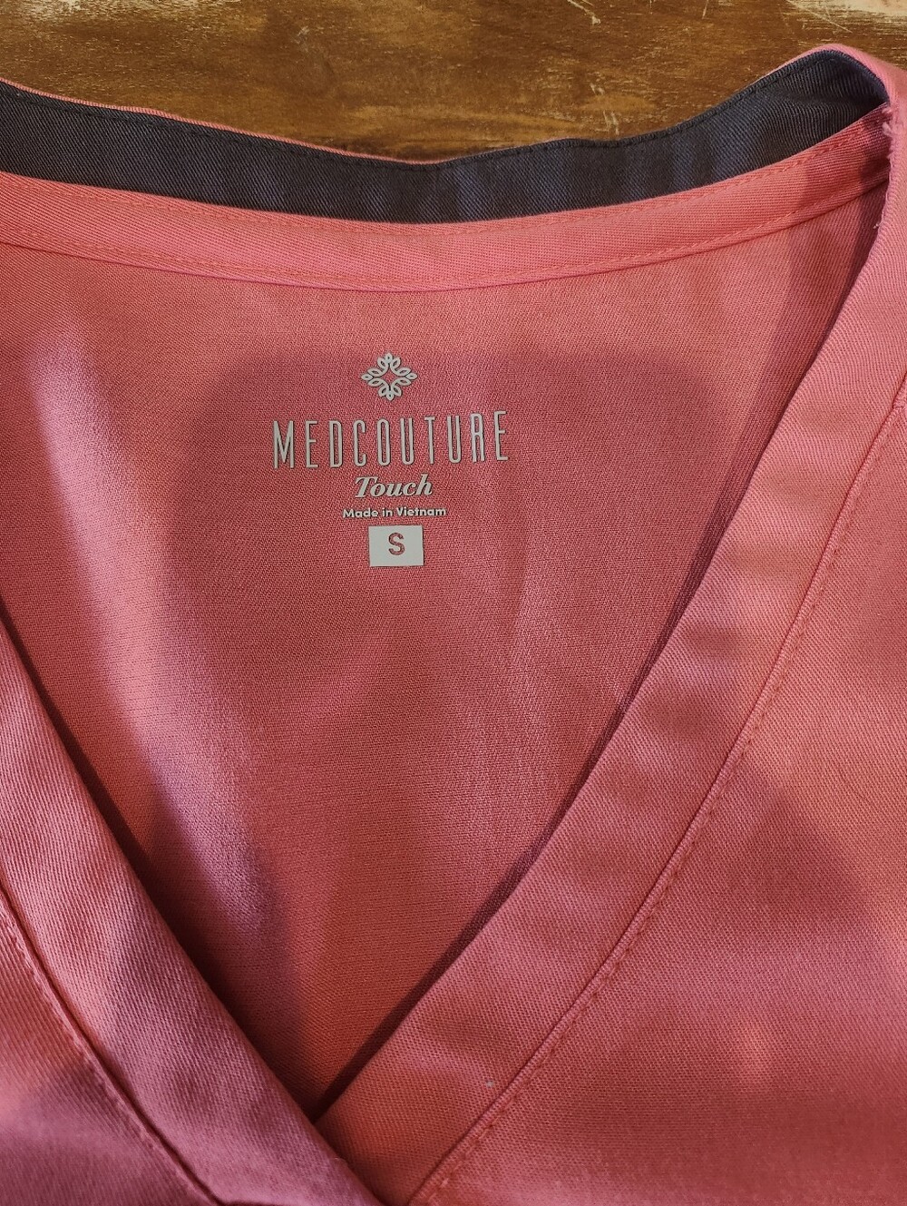 Med Couture Coral Pink Scrub Top and Jogger Pants Set (S/M) - Picture 9 of 12